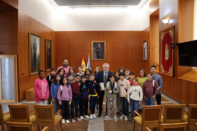 Parlamento e Xunta reciben ás visitas escolares participantes no programa “Coñece as túas institucións"